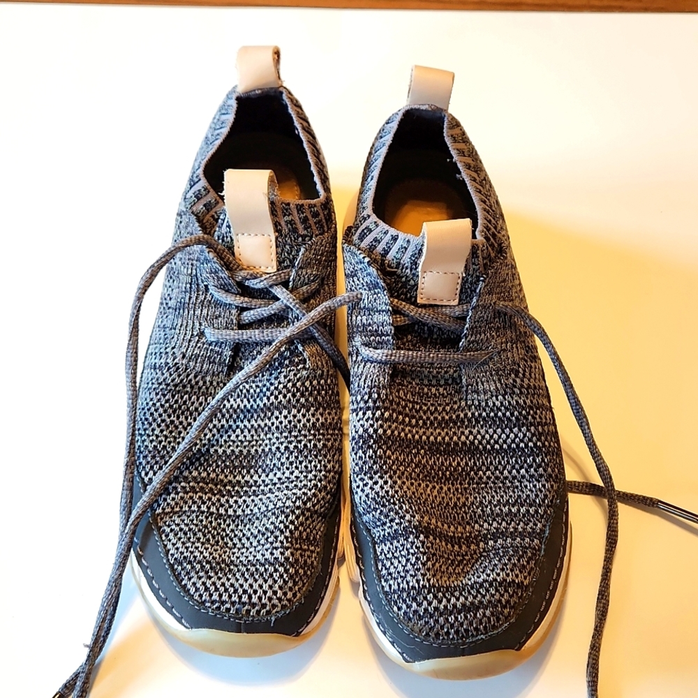 Women's black trigenic shoes